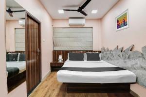 Hotel O Kolkata Rabindra Sadan Metro Station