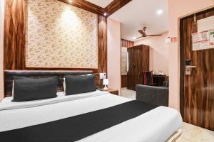 Hotel O Kolkata Rabindra Sadan Metro Station