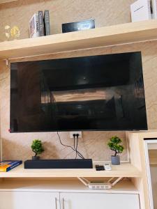 Convenient City Hub with Relaxing Interior