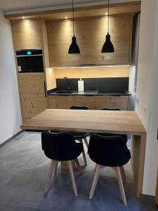 INCANTO apartment with a lake view