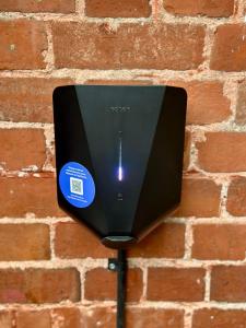 Green Corner Villa - Cosy Luxury in Central Torquay with Free Parking & EV