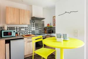 Nice seaside nest with private garden and carpark