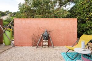 Nice seaside nest with private garden and carpark