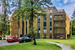 Premium Seaside Escape with Forest View and Free Parking