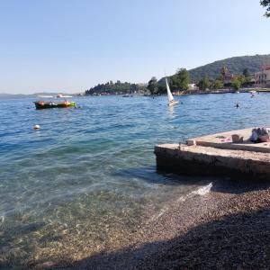 Apartmani Ana Kamenari