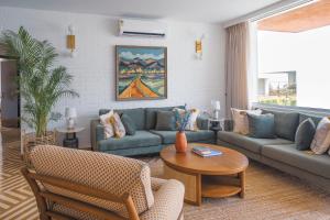 El Volar 2BHK, 4 Mins to Casino & 10 Mins to Candolim Beach with Big common Pool, Fully Equipped Kitchen, 24x7 Security, Wifi