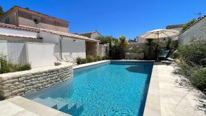 Magnifique villa avec piscine chauffée au centre du village