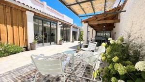 Magnifique villa avec piscine chauffée au centre du village