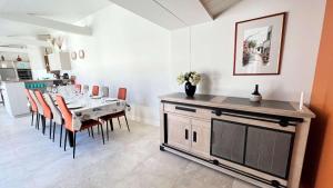 Magnifique villa avec piscine chauffée au centre du village