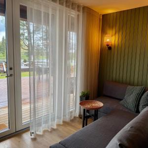 Saarjärve Villa järve ääres 28-le, 8 magamistuba