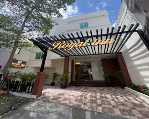 Hotel Royal Inn Near US Consulate, Apollo Hospitals