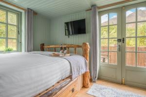 Juniper Lodge, Lake District Shepherd Hut with hot tub