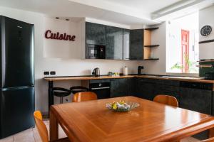 Youhosty - Secret Garden