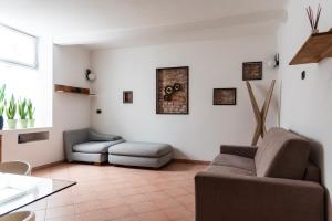 Youhosty - Secret Garden