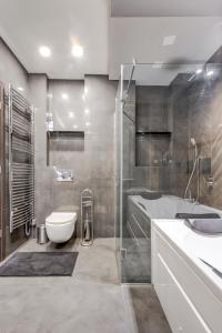 Sophisticated 2BDRM 2BATH and Billiard