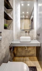 Sophisticated 2BDRM 2BATH and Billiard