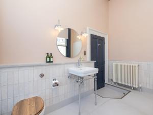 Pass the Keys Spacious Private Room in the Centre of Bath