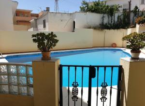 Duplex Apt 3 bedroom Sleeps 6 Pool