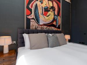 Pass the Keys Large Stylish room in the Heart of Bath