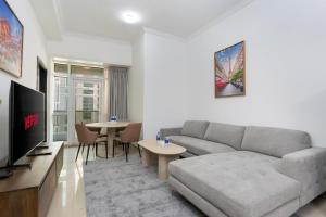 Samaya Holiday Homes - Lake City Stunning Suits Lake View - Next to Metro