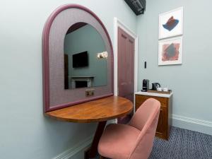 Pass the Keys Cosy King room in Central Bath