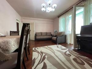 Comfortable 2-bedroom apartment with free parking