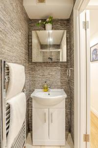 The Earl - Close to City