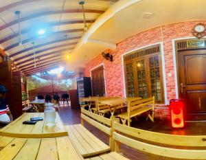e34 Café, Restaurant & Hotel Koslanda Hideaway with a Private Natural Pool