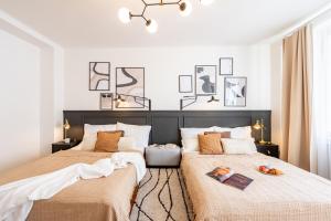 Prague Days - Glamorous Apt w Balcony near Vltava River