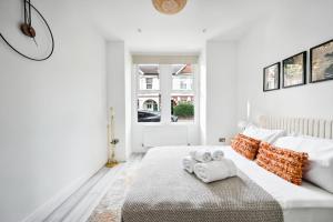 Modern 2-Bedroom Home near Tooting Broadway