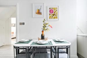 Modern 2-Bedroom Home near Tooting Broadway