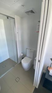 Riverview 2BR Apt with pool and Parking Near Suncorp