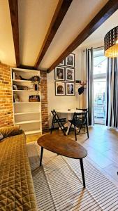 Studio z ogrodem przy Starej Zajezdni