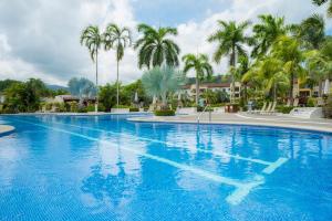 Bay Residence 9F 3 bdr Garden View in Los Suenos