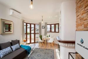 Beachside Apt Remote Work, Year-Round Pool