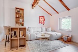 City Gem 1BDRM 200m Sofia Statue