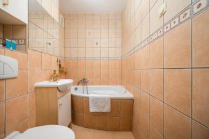 Park Bródnowski Charming Studio by BookingHost