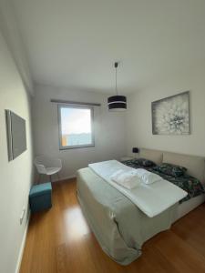 Sunny modern 2 bedroom apartment