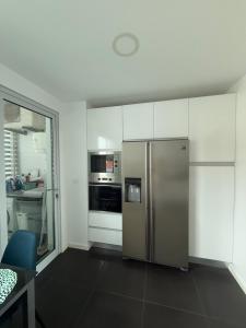 Sunny modern 2 bedroom apartment