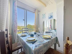 Blue Lagon–4 peopl–Piscine-Tennis