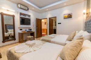 Twin Villa Red - Luxury Villa with Mountain View