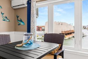 Top-Floor Canal-Front Condo Walk to Beach