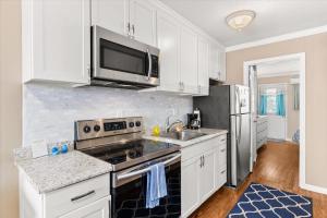 Top-Floor Canal-Front Condo Walk to Beach