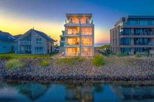 Horizont- direkt am Wasser, Hafenblick, Fahrstuhl, Sauna, ueberdachter Balkon