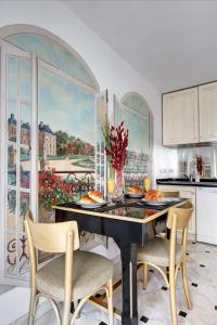 Madeleine & Champs-Élysées - 2BR 2BA with Balcony - Paris Vacation Rentals