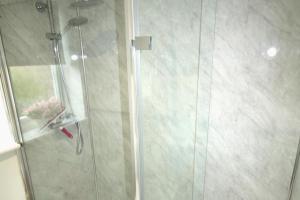 House - Sleeps 4 - Pets Ok - Parking