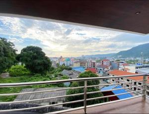 Bayshore 2 Bedroom Spacious Seaview Apartment