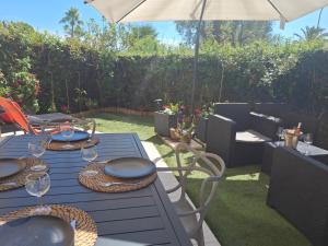 Lovely apartment with private garden and a swimming-pool