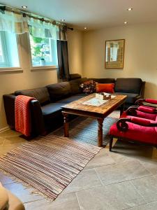 Hybel i underetasje 700m fra strand