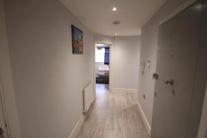 Holden Court Apartments - Apt 3